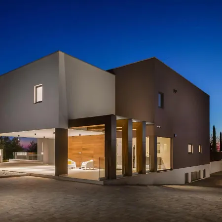 Old Olive I By Interhome וודניאן